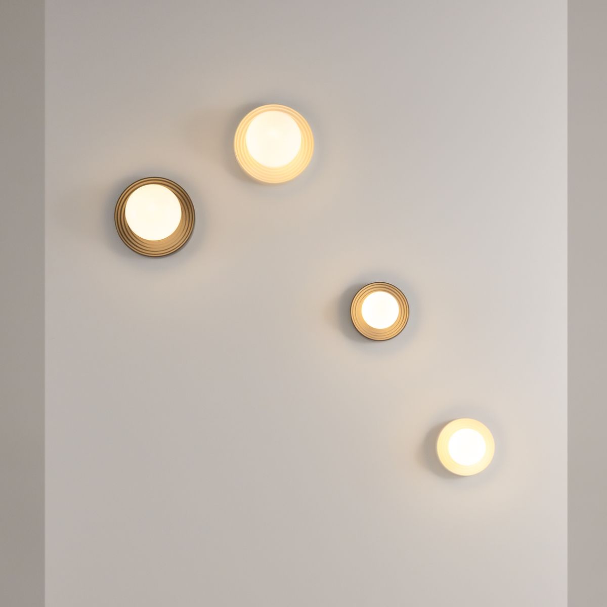 Бра Maytoni Modern MOD403WL-01GR1