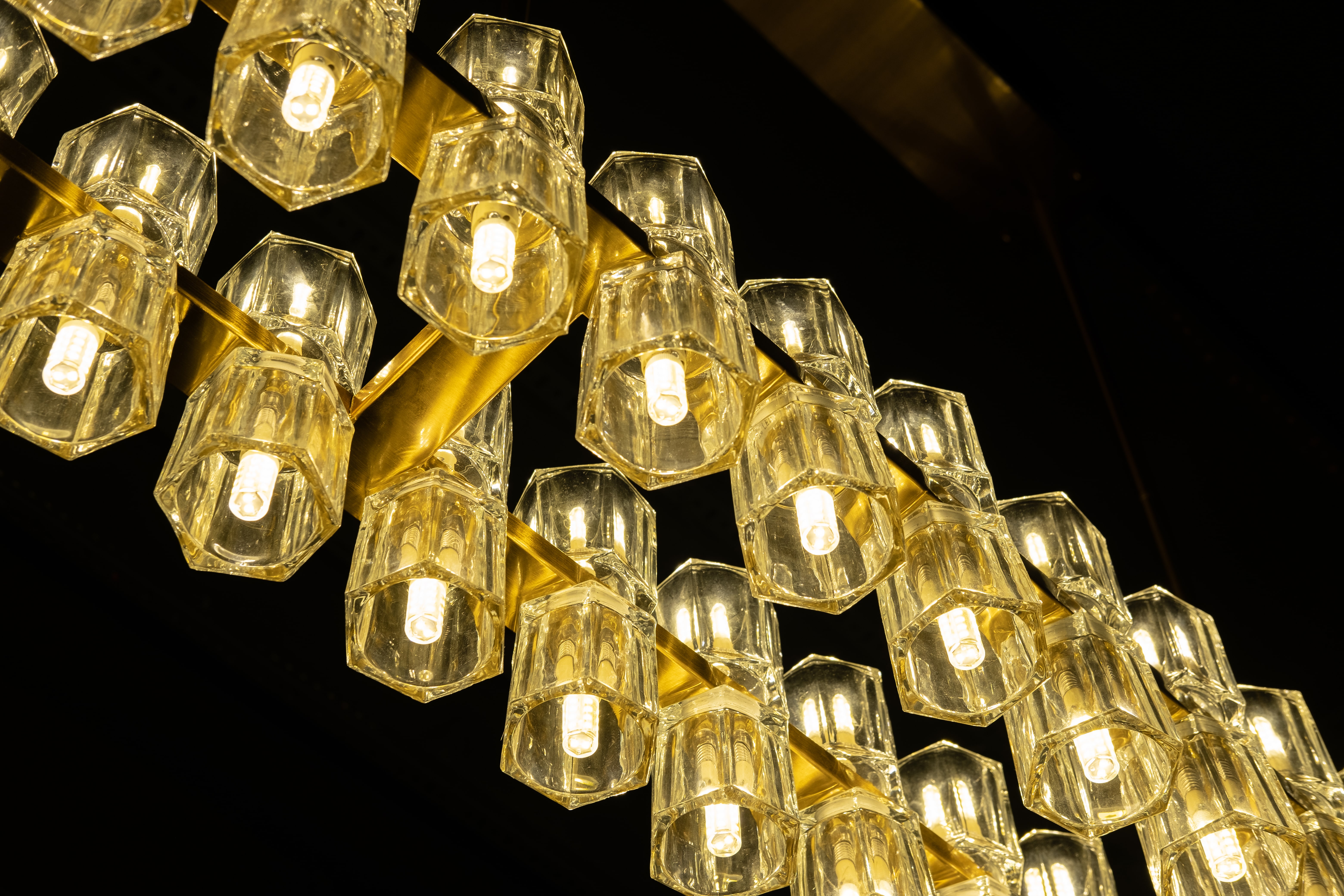 Люстра Milosh tendence 0859CL-60AB