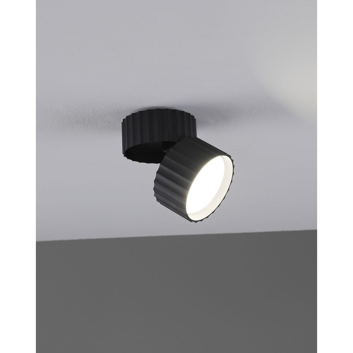 Спот Moderli Cora V11899-1C