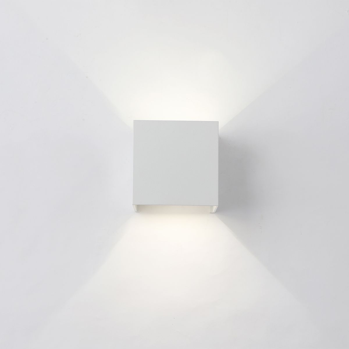 Настенный светодиодный светильник Crystal Lux CLT 520W WH