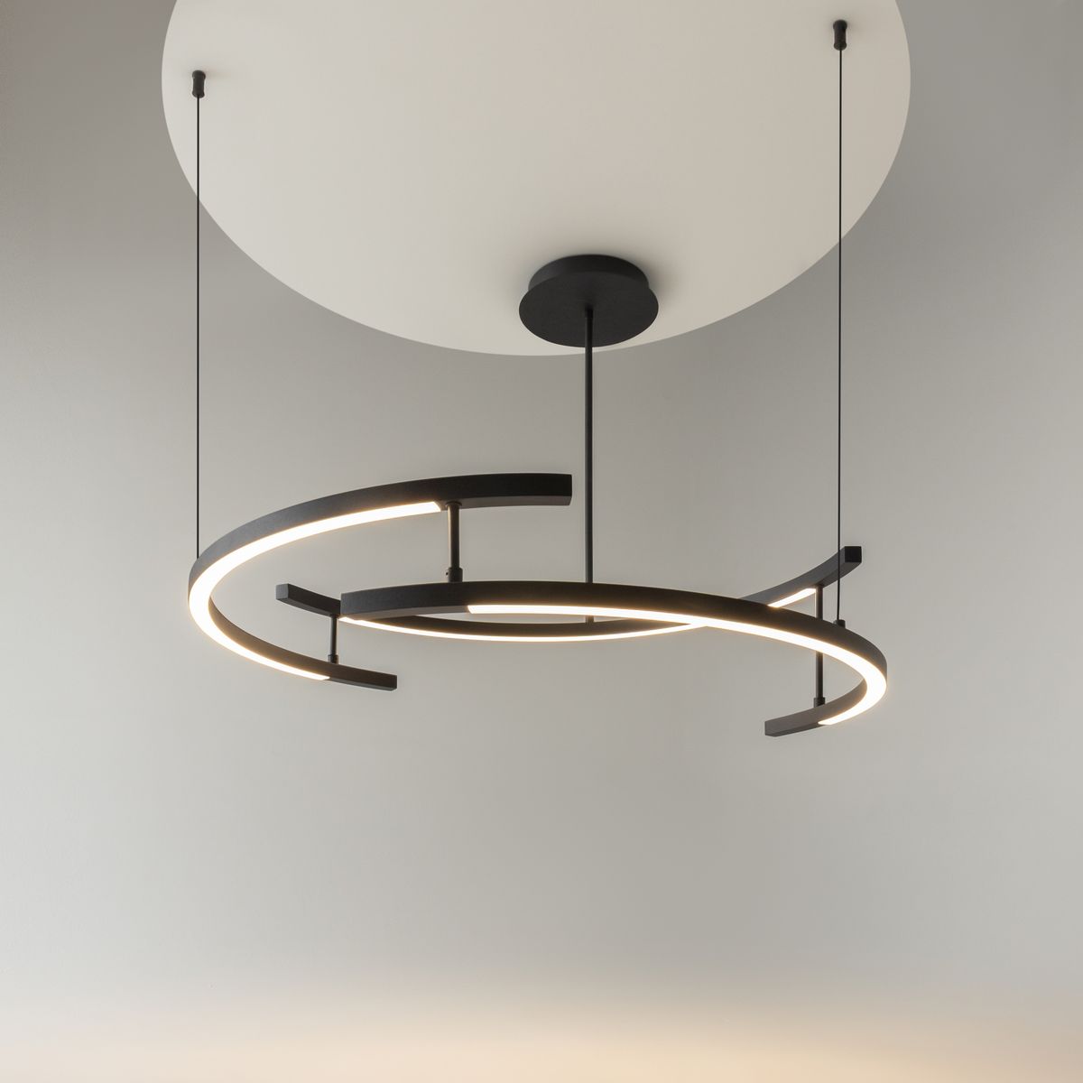 Подвесной светодиодный светильник Maytoni Line MOD016PL-L52BK