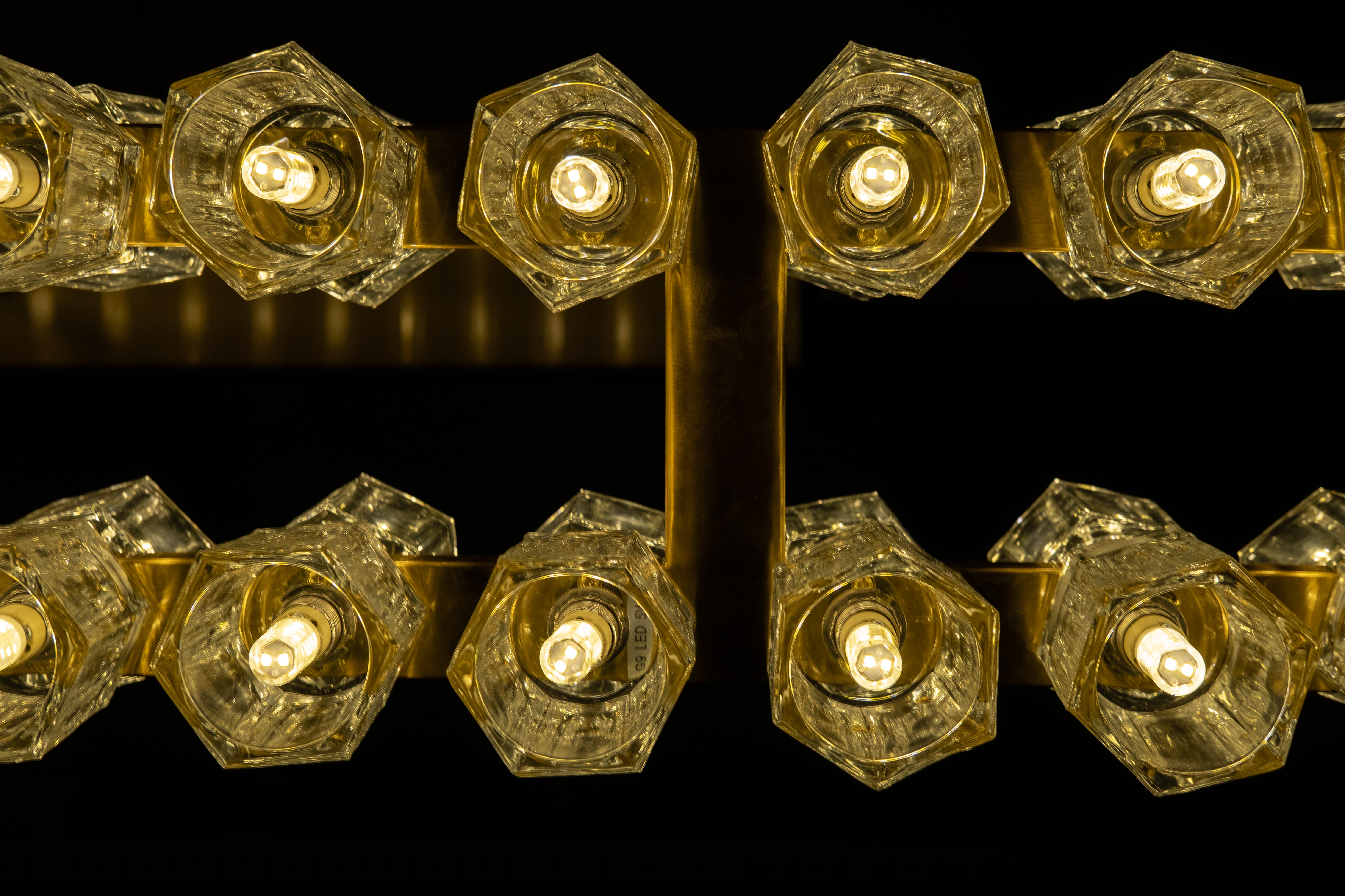 Люстра Milosh tendence 0859CL-60AB