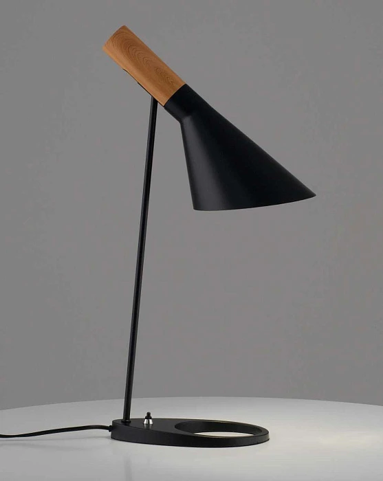 Лампа настольная Moderli Turin V11333-1T