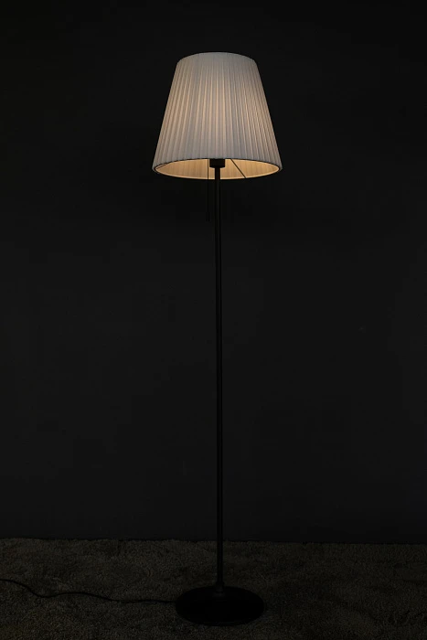 Торшер Milosh tendence 0910FL-1BK